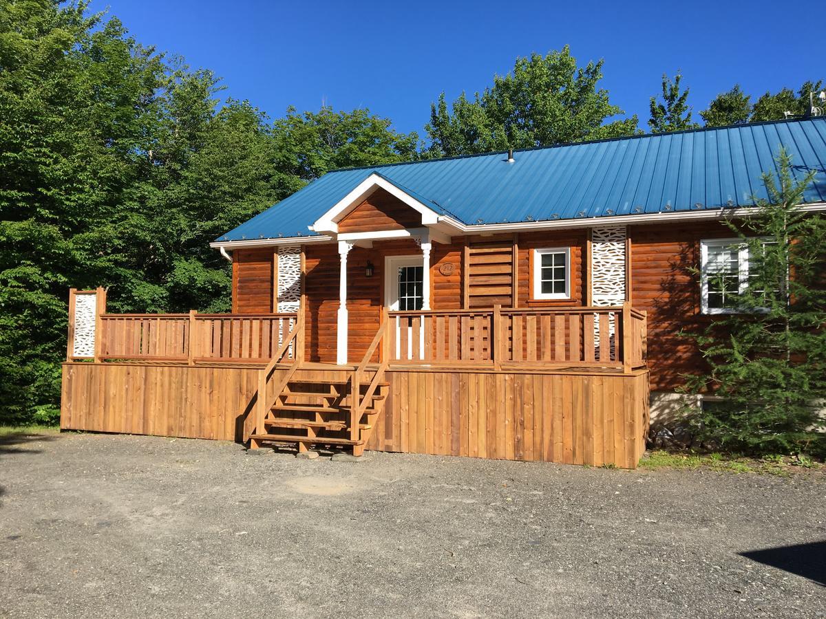 Domaine Des Montagnais Villa Notre-Dame-Des-Bois Exterior photo
